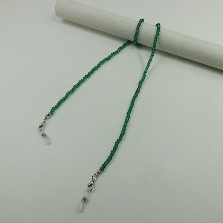 Multi-functional glass chain, an elegant necklace and eyewear retainer.