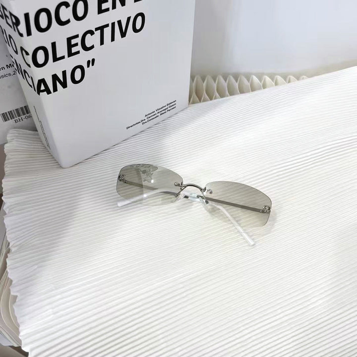 Stylish unisex eyewear with a sleek metal frame, offering fashion-forward appeal & protection.