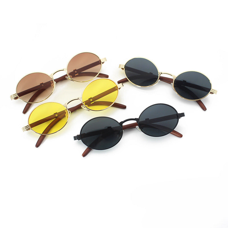 Stylish unisex round sunglasses featuring a sleek metal frame and essential UV protection.