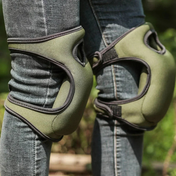 Ergonomic garden knee pads with thick gel cushioning & adjustable straps for comfortable, long-lasting knee support.
