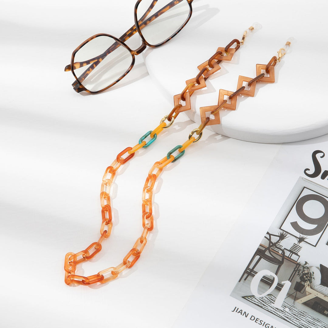 Stylish glasses chain, perfect eyewear holder for reading glasses & sunglasses, with a chic unisex design.