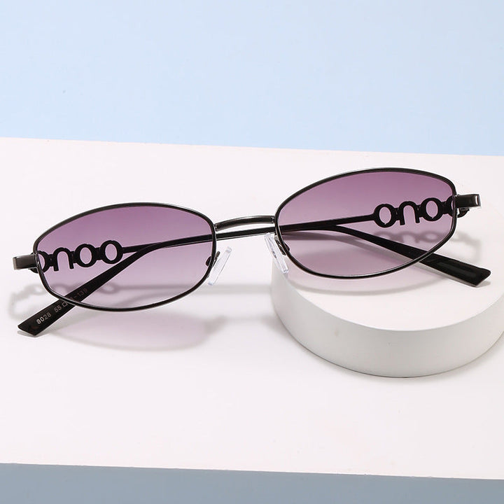 Unisex fashion oval sunglasses, chic & modern, offering UV protection for stylish eye protection.