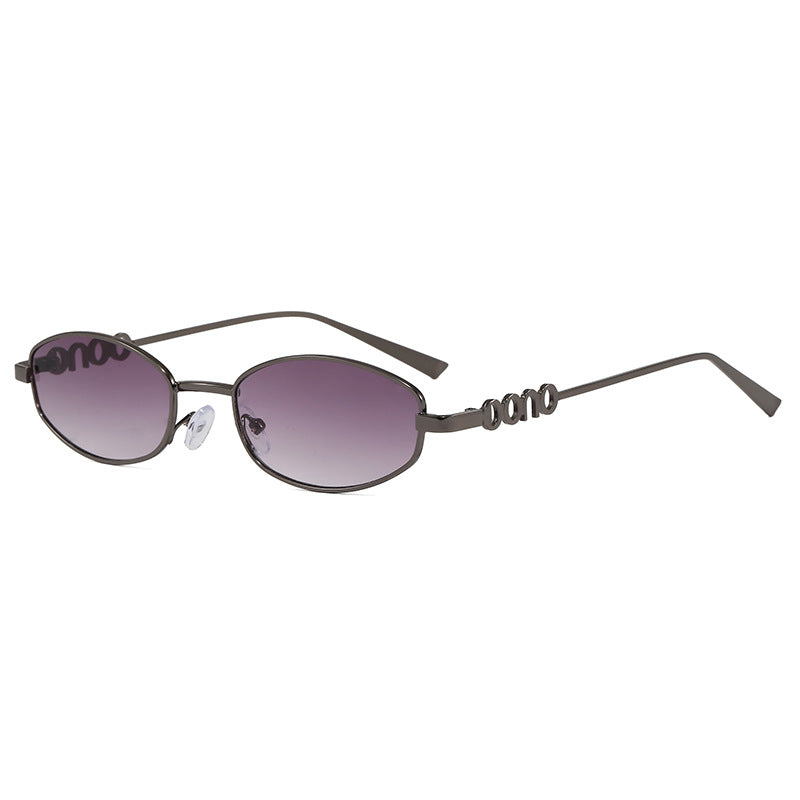 Fashionable oval sunglasses, a versatile unisex accessory, ensuring stylish UV protection.