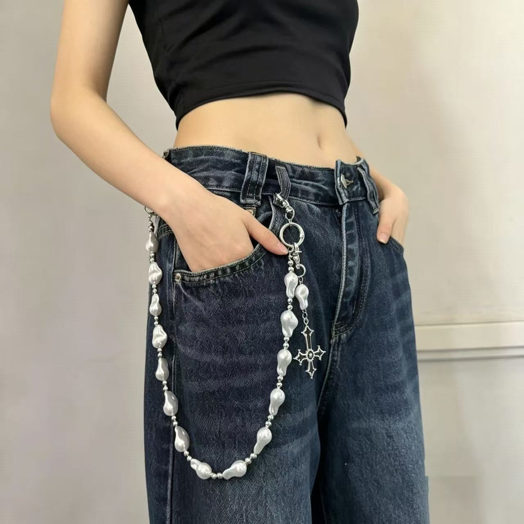 Practical unisex belt clip. Fashionable and secure accessory for keys or bags, adding a chic touch to everyday outfits.