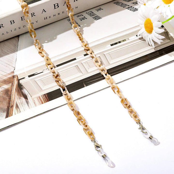 Trend-setting clip clasp chain, a fashionable way to hold masks and eyewear.