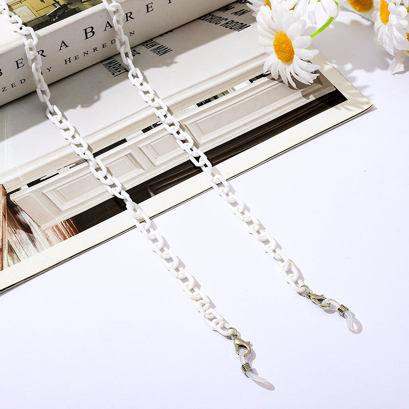 Multi-functional unisex chain: glasses lanyard and mask holder in one sleek design.