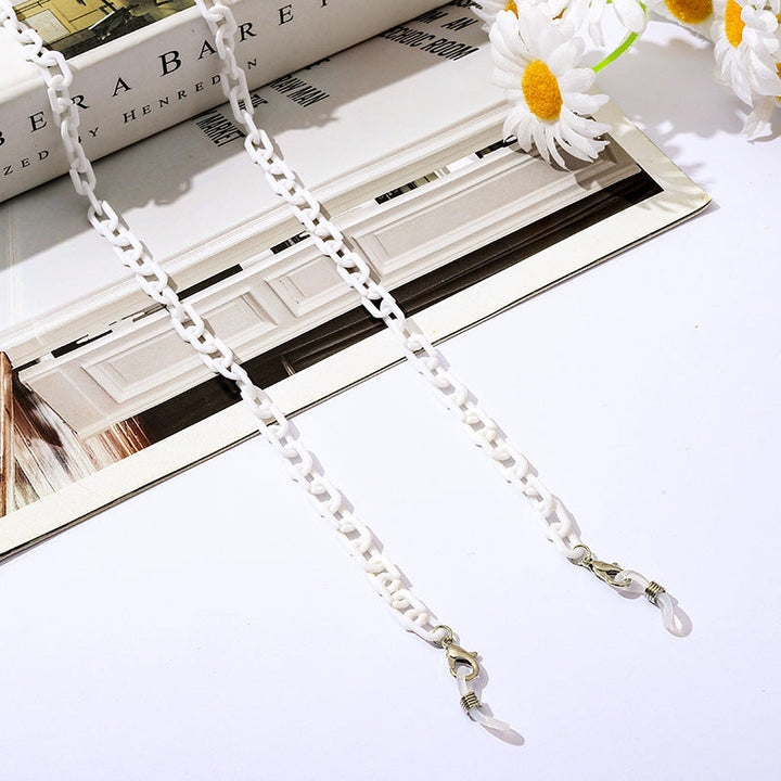 Multi-functional unisex chain: glasses lanyard and mask holder in one sleek design.