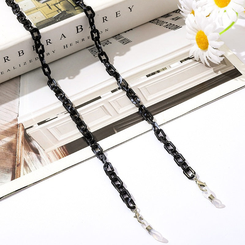 Lightweight unisex mask holder chain featuring secure and convenient clip clasps.