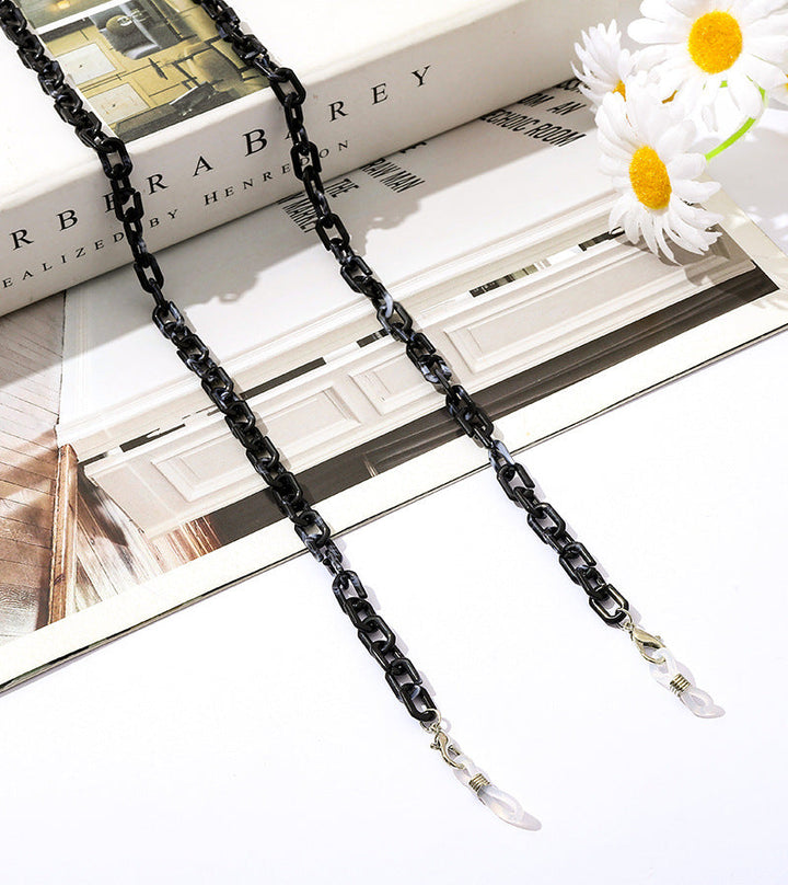 Secure clip clasp chain, ideal for keeping face masks and eyeglasses accessible.