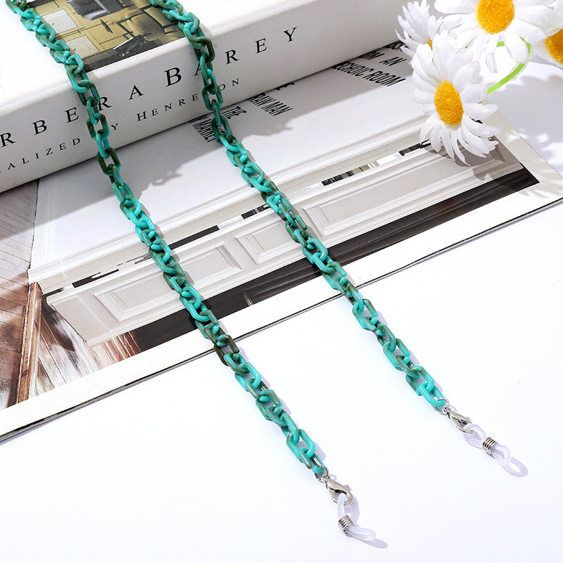 Versatile fashion chain, doubles as a stylish glasses and mask keeping solution.