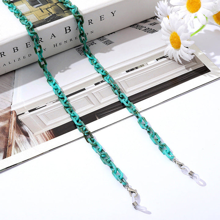 Versatile fashion chain, doubles as a stylish glasses and mask keeping solution.