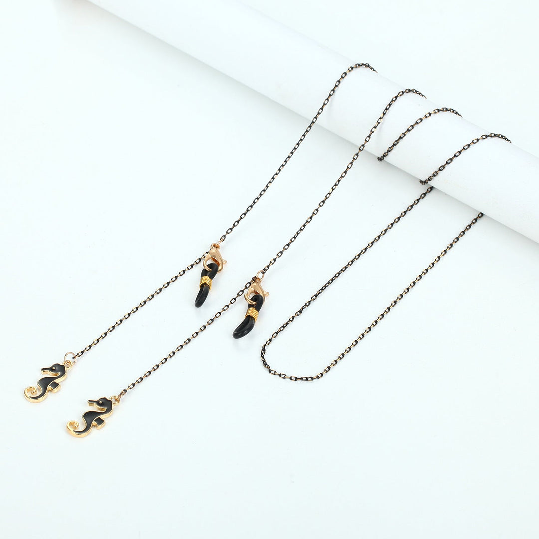 Unisex fashionable glasses holder necklace featuring a sleek and practical pendant loop.
