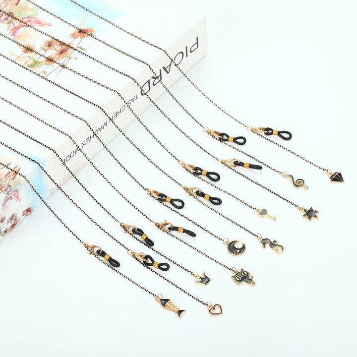 Elegant eyewear chain necklace for holding spectacles, a chic and practical fashion accessory.