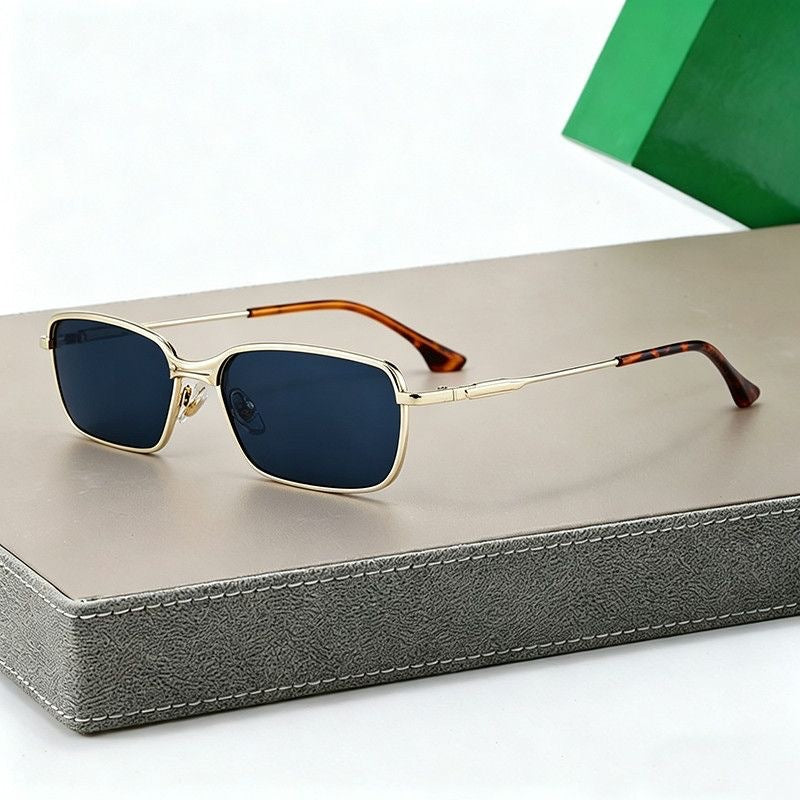 Unisex fashionable metal eyeglasses with a sleek modern design, lightweight for daily wear.