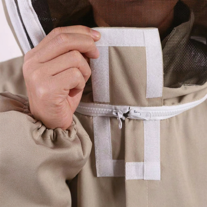 Durable unisex beekeeping suit WC2026 with full body coverage. Essential beekeeper gear for apiary safety & protection.