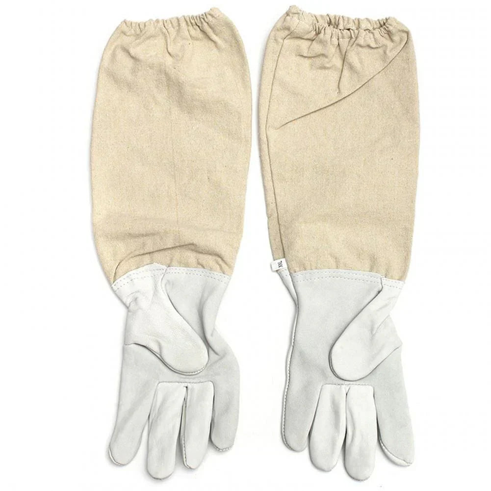 WC2026 beekeeping safety suit. Unisex full body protection with ventilation for comfortable & secure hive handling.