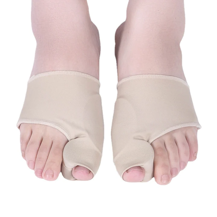 Soft gel bunion corrector provides comfortable toe alignment, reducing foot pain & hallux valgus discomfort. Unisex design.