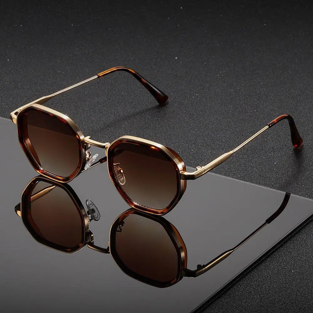 Unisex geometric tortoiseshell sunglasses with gradient lenses for stylish sun protection.