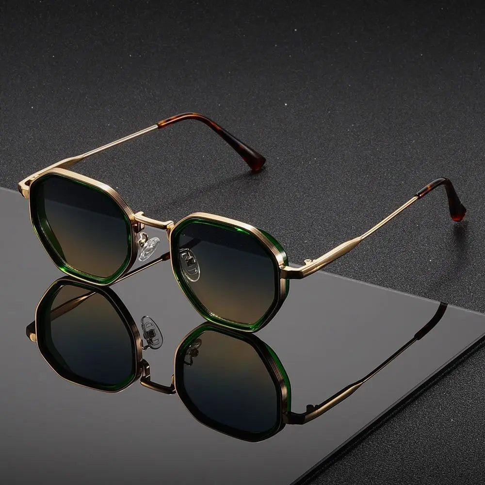 Retro-inspired geometric tortoiseshell sunglasses, unisex, featuring gradient lenses for comfortable vision and style.