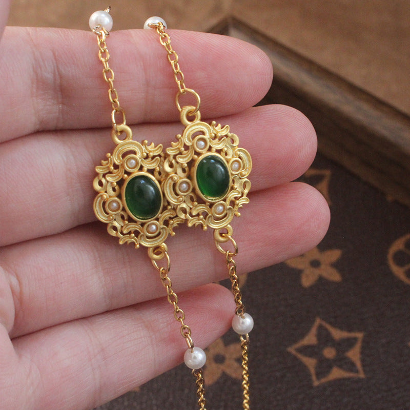 Elegant unisex gold eyewear chain featuring real pearls & captivating green stones. Stylish necklace & glasses holder.