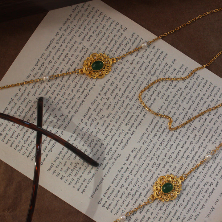 Gold accessory: Pearl & green stone glasses chain for men & women. Can be worn as an elegant fashion necklace.