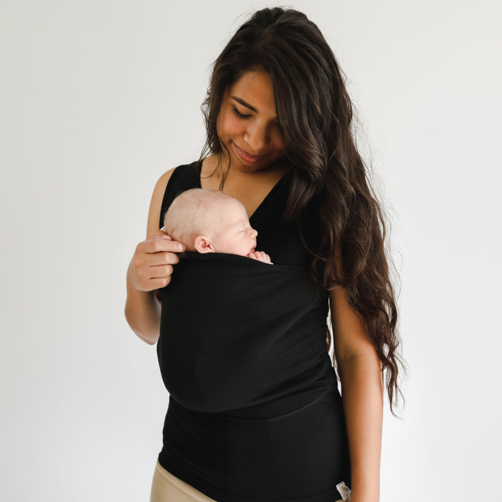 Unisex hands-free baby carrier shirt for comfortable newborn & infant bonding. Integrated pouch design.