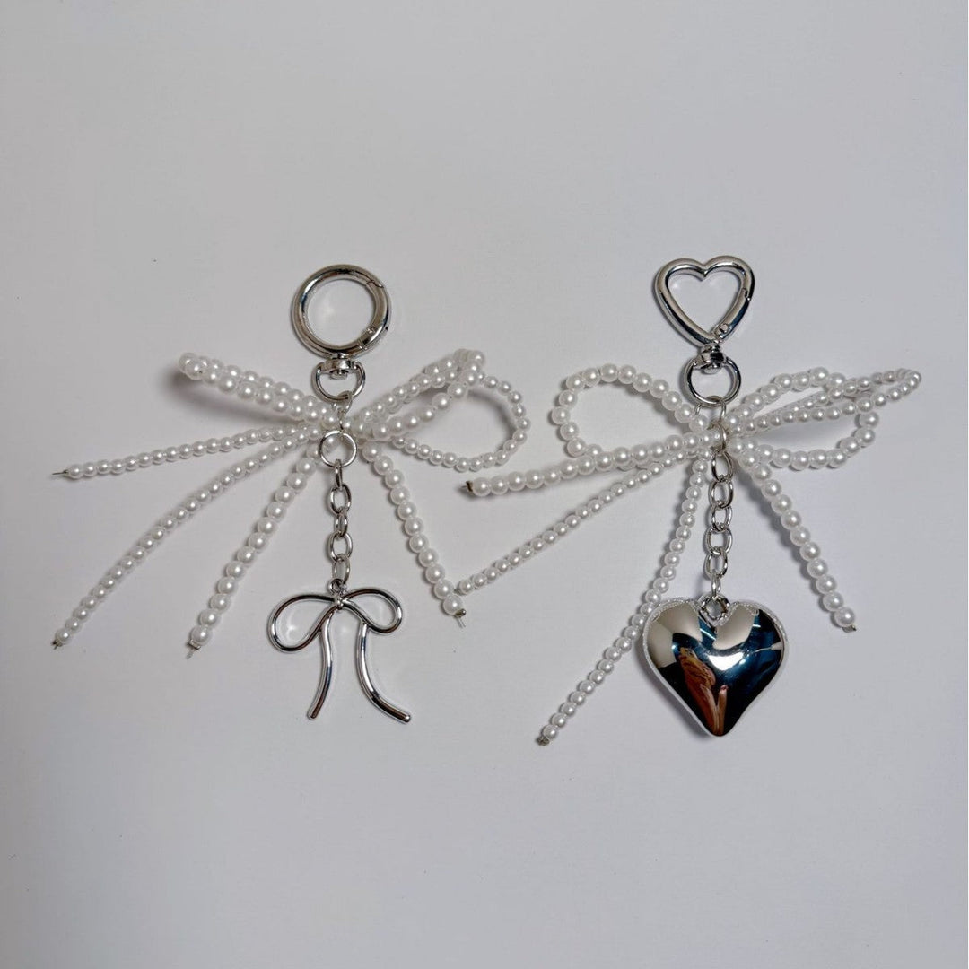 Chic Heart Key Holder: Modern and elegant keychain for organizing keys. A perfect unisex accessory.