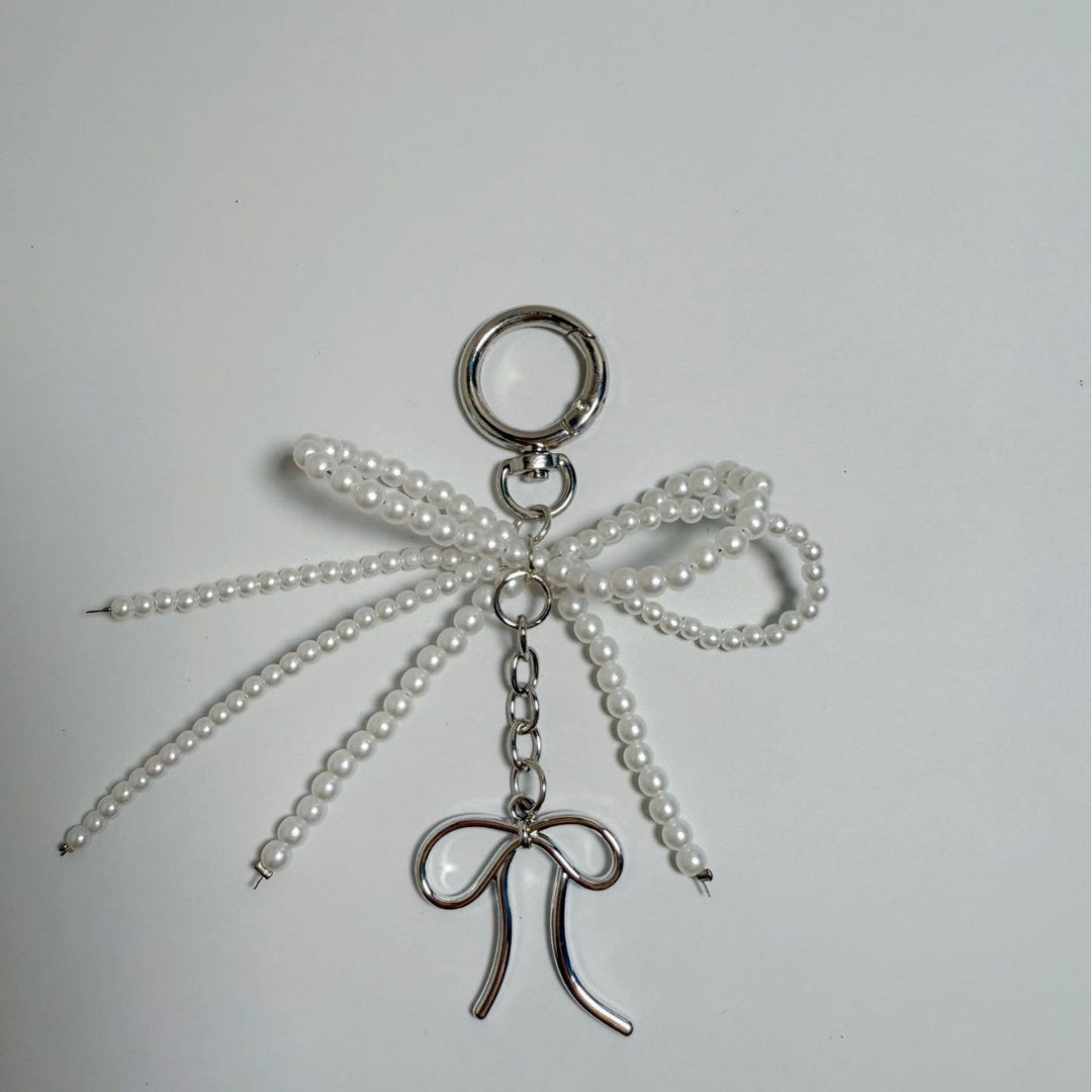 Versatile Unisex Heart Keychain: Elegant charm for keys, bags, or purses. A stylish accessory for anyone.