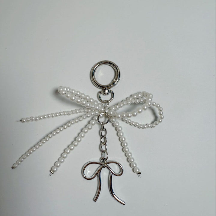 Versatile Unisex Heart Keychain: Elegant charm for keys, bags, or purses. A stylish accessory for anyone.