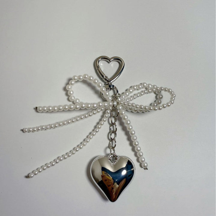 Sleek Silver Heart Keychain: Elegant, durable key & bag accessory. Perfect stylish gift for men & women.