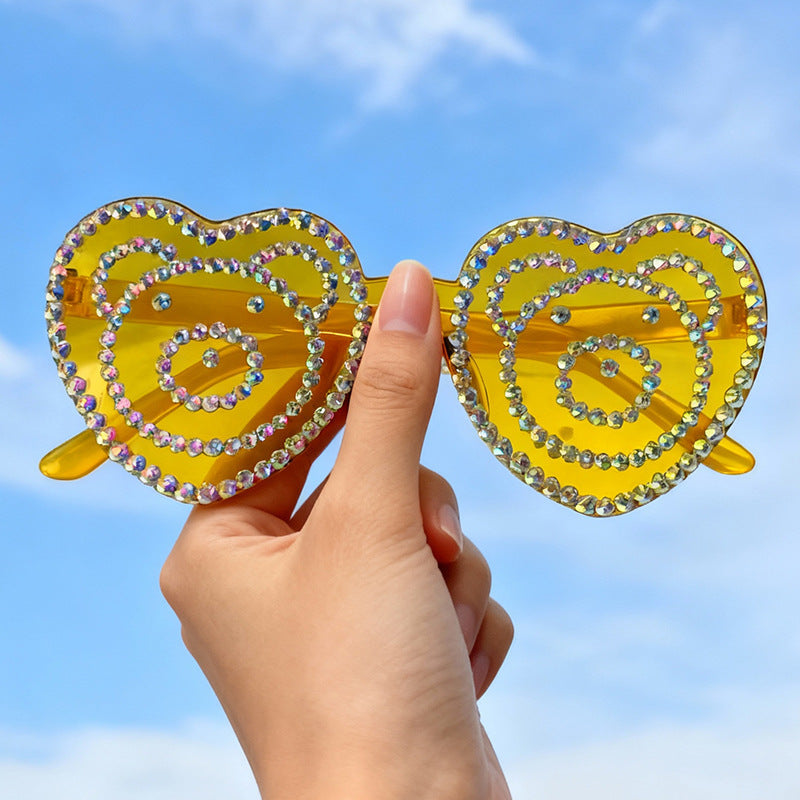 Unisex heart rhinestone sunglasses with UV protection for a stylish summer look.