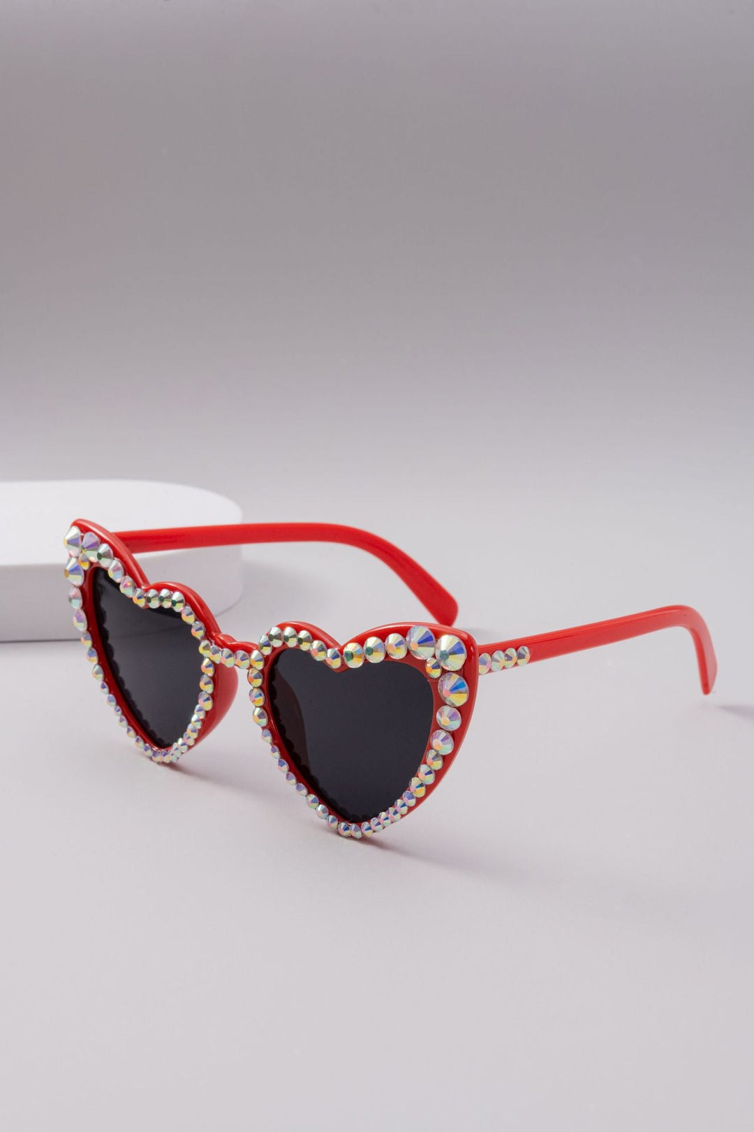 Unisex heart rhinestone sunglasses with UV protection, a glamorous and trendy summer accessory.