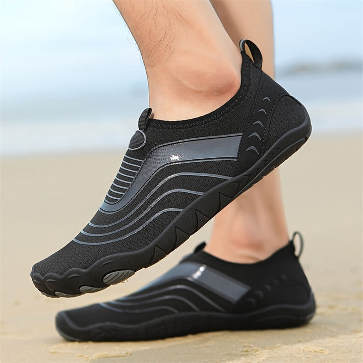 Unisex aqua socks with non-slip sole. Ideal lightweight quick-dry swimming & beach shoes for comfort.