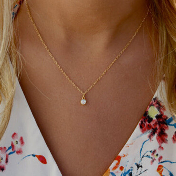 Unisex minimalist adjustable chain necklace in gold, perfect elegant jewelry for everyday wear or as a gift.