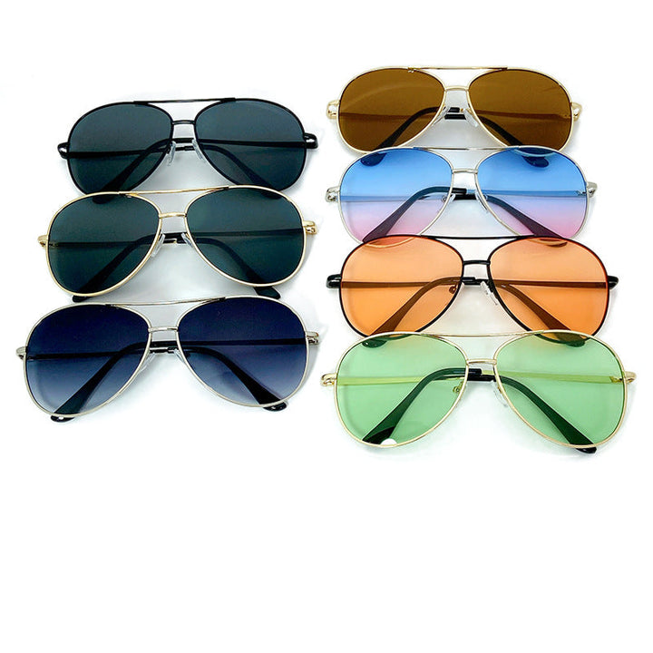 UV protection pilot sunglasses. Unisex eyewear with comfortable fit & modern design. Ideal for travel.