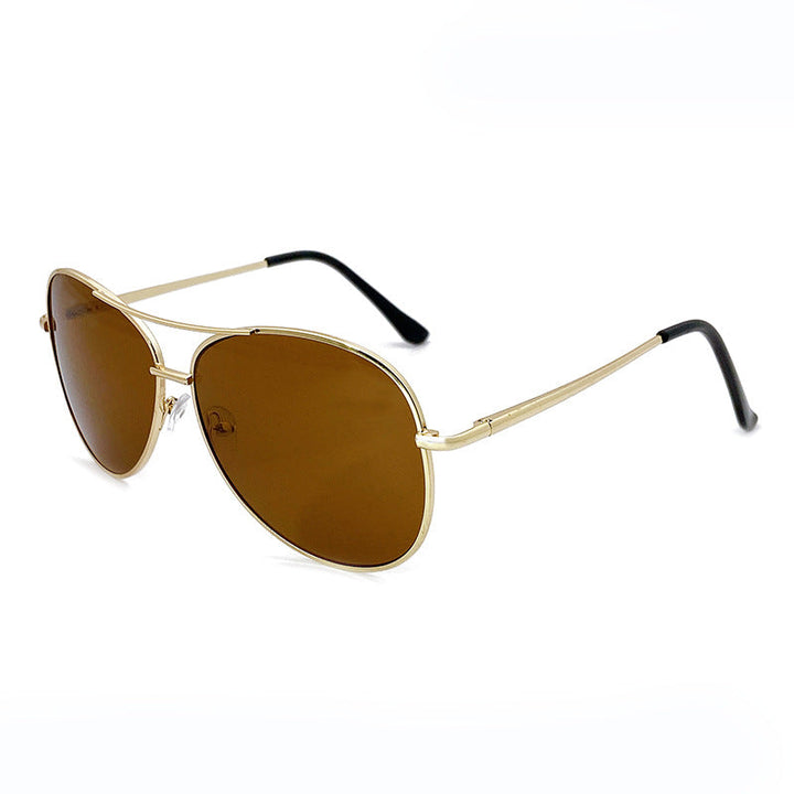 Comfortable unisex pilot sunglasses with adjustable nose pads. UV protection eyewear for modern summer style.