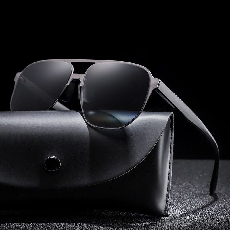 Unisex modern square frame sunglasses for stylish UV protection.