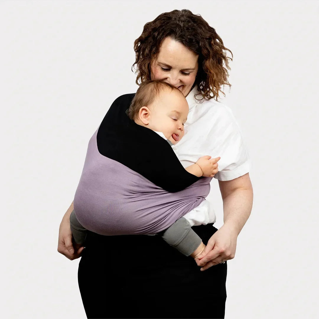 Soft fabric newborn wrap carrier, grey, for secure & comfortable babywearing. A versatile parenting essential.