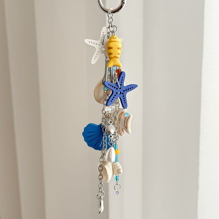 Stylish zinc alloy nautical keychain with vivid blue ocean charms, a unique marine accessory for unisex.