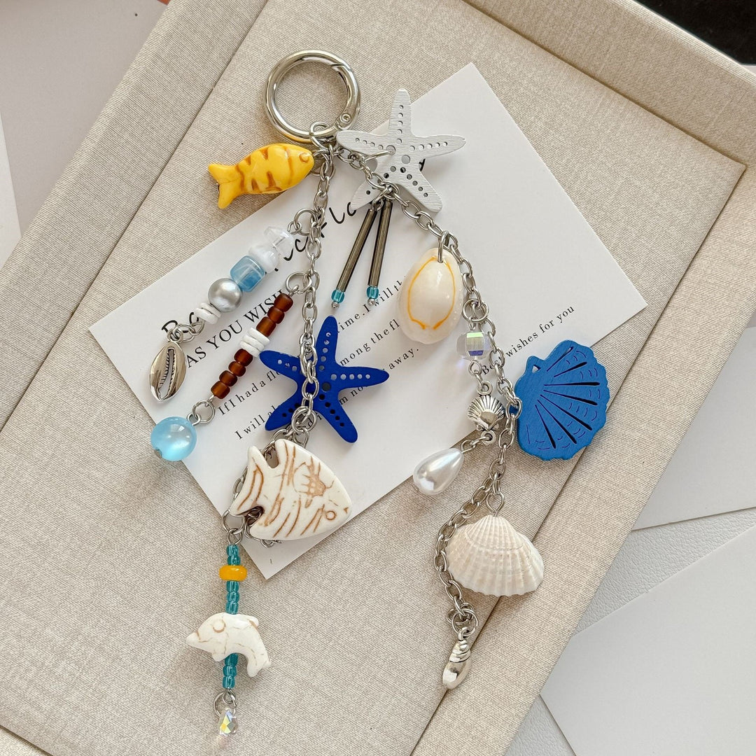 Unique ocean charm keychain, an ideal nautical gift or sea-inspired accessory for any marine enthusiast.