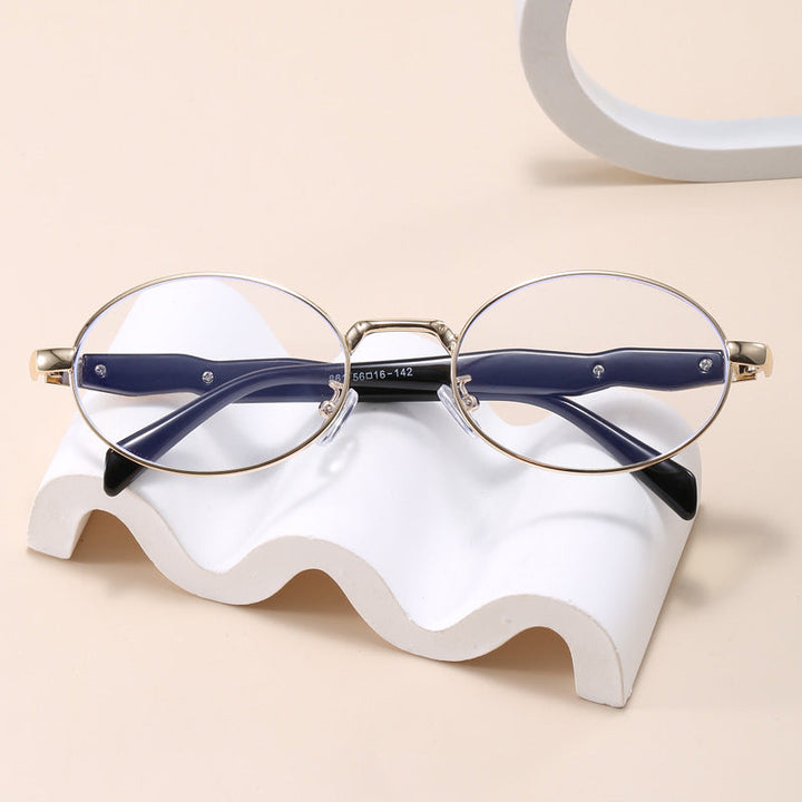 Versatile unisex oval sunglasses, ideal fashion eyewear to complete any stylish look, lightweight.