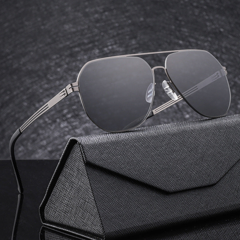 Unisex oversized aviator sunglasses with UV protection for a stylish look.