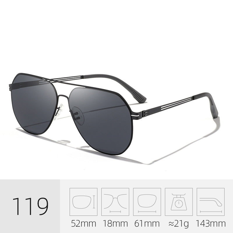Classic oversized aviator sunglasses for unisex wear, providing excellent UV protection.