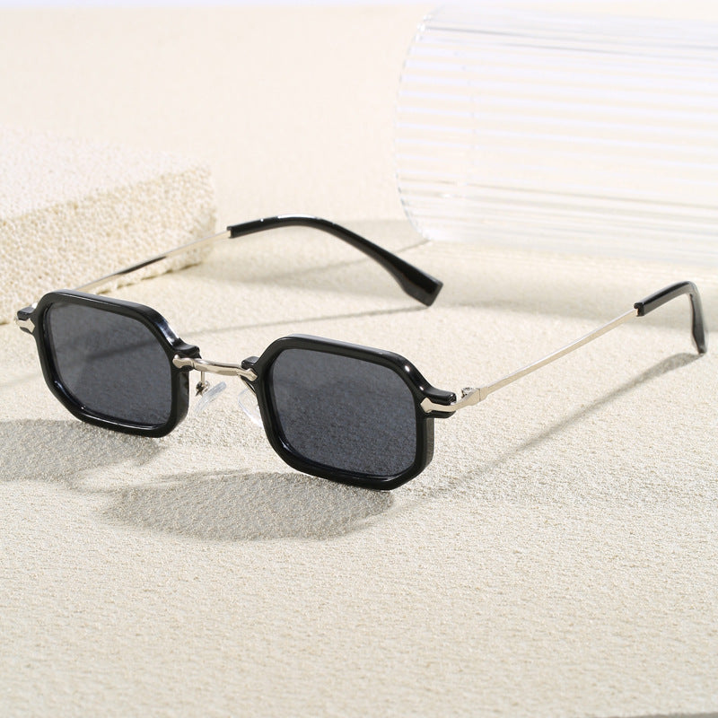 Unisex oversized sunglasses with modern black frames, offering full UV protection for summer style.