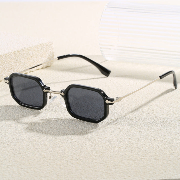 Unisex oversized sunglasses with modern black frames, offering full UV protection for summer style.