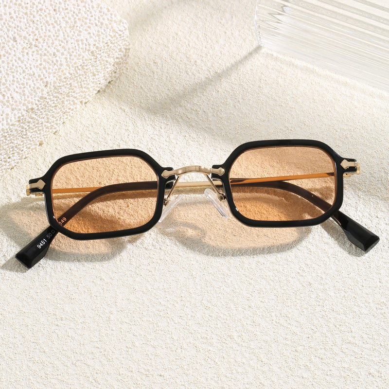 Trendy oversized sunglasses, ideal unisex gift idea for modern style & sun eye protection.