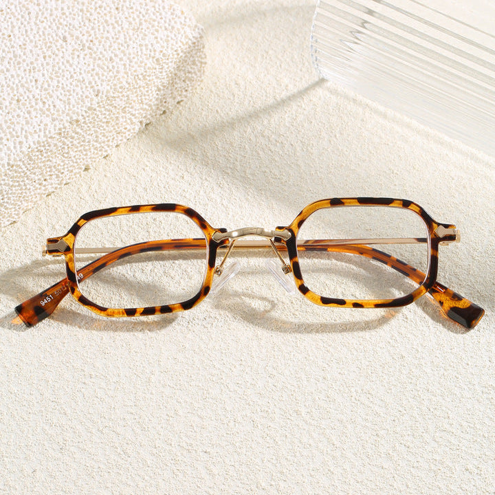 Chic oversized sunglasses, a lightweight fashion accessory for trendy summer eye protection.