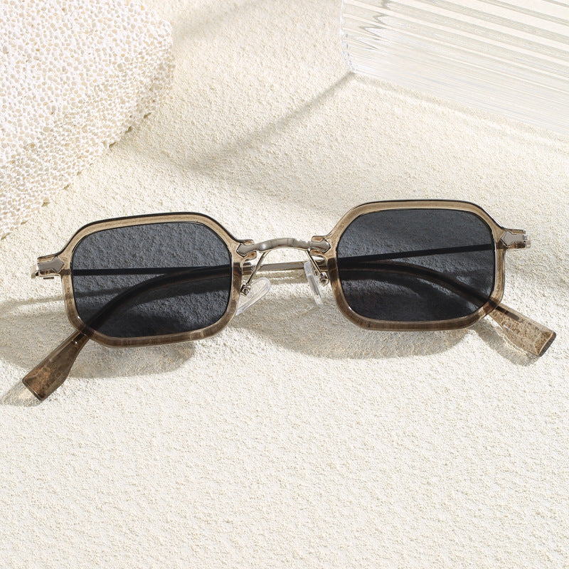 Lightweight oversized sunglasses, modern & chic, ideal for summer eye protection & fashion.