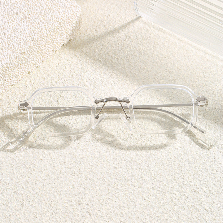 Unisex oversized sunglasses featuring a sleek modern design, great for trendy eye protection.