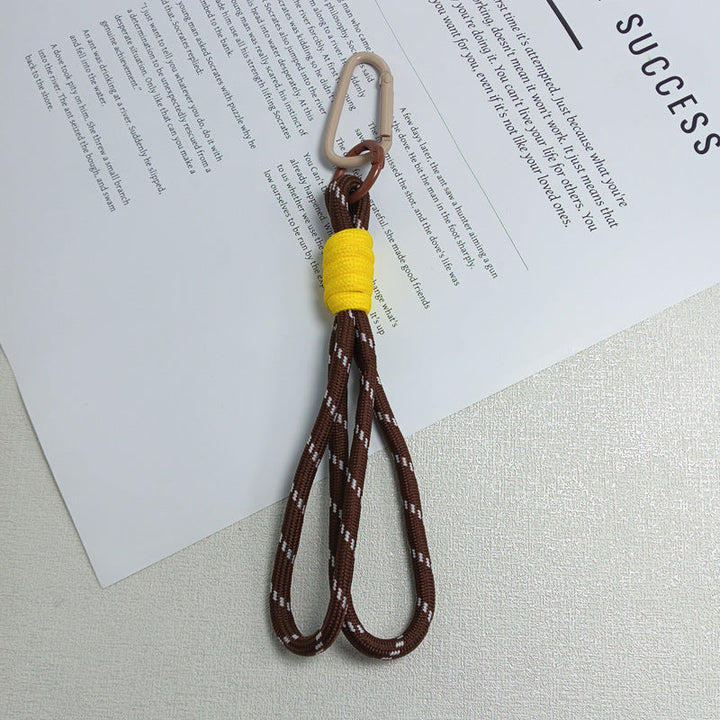 Stylish adventure paracord keychain, a practical accessory for EDC and outdoor use.